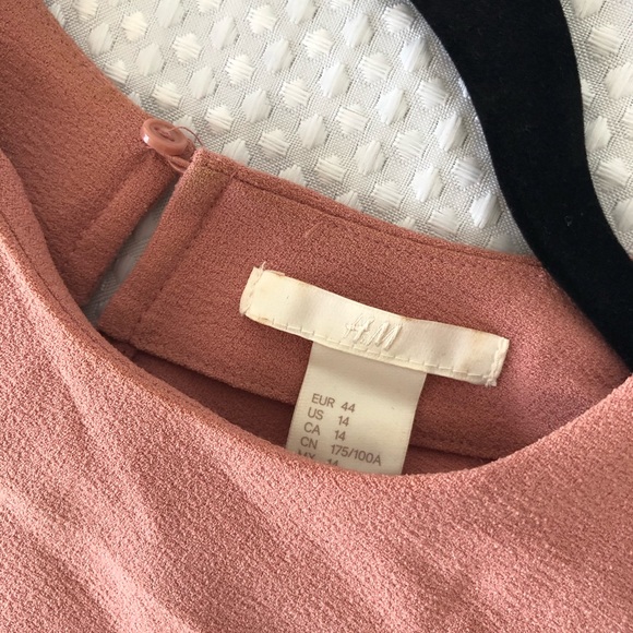 Pink dress by H&M - Picture 3 of 5